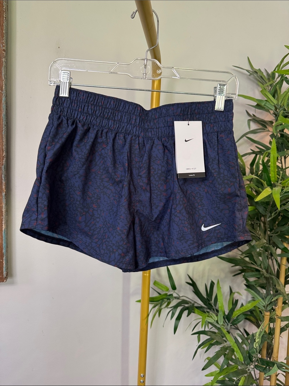 Nike training Women's Navy Athletic Shorts with Subtle Red Print NWT S - Picture 4 of 12